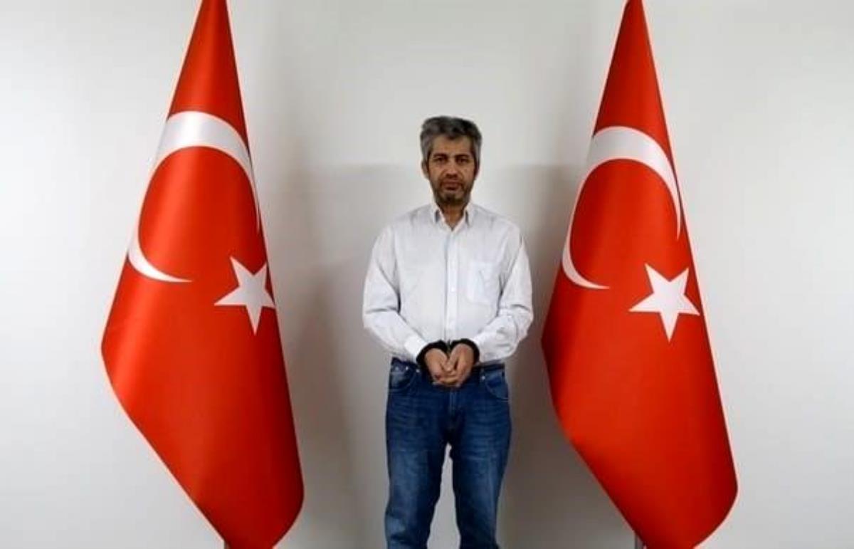 FETÖ'nün şimdiki finans yapılanmasında yer alan Mehmet Cintosun, MİT tarafından yurt dışında düzenlenen operasyonla yakalanarak Türkiye'ye getirildi.