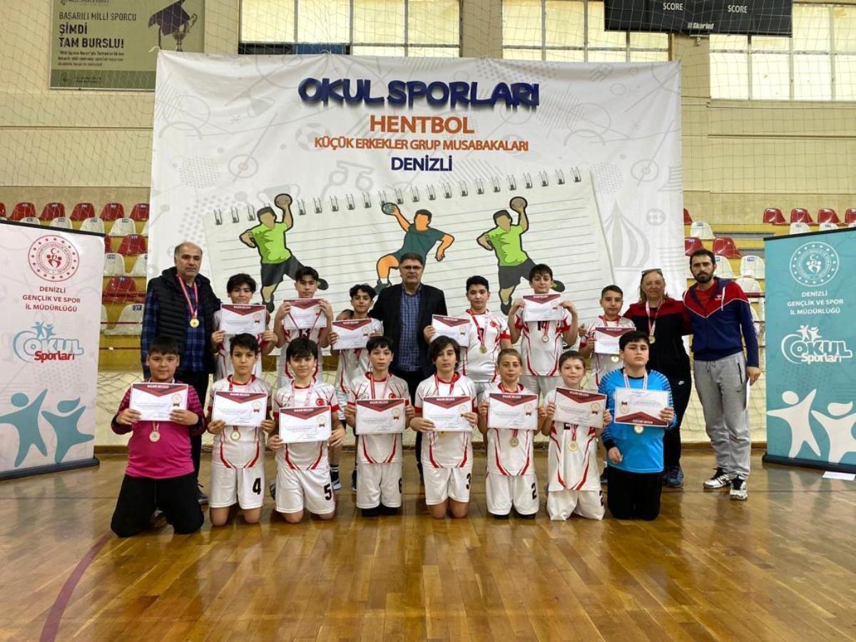 Gazipaşa Ortaokulu namağlup olarak Türkiye yarı finallerine yükseldi