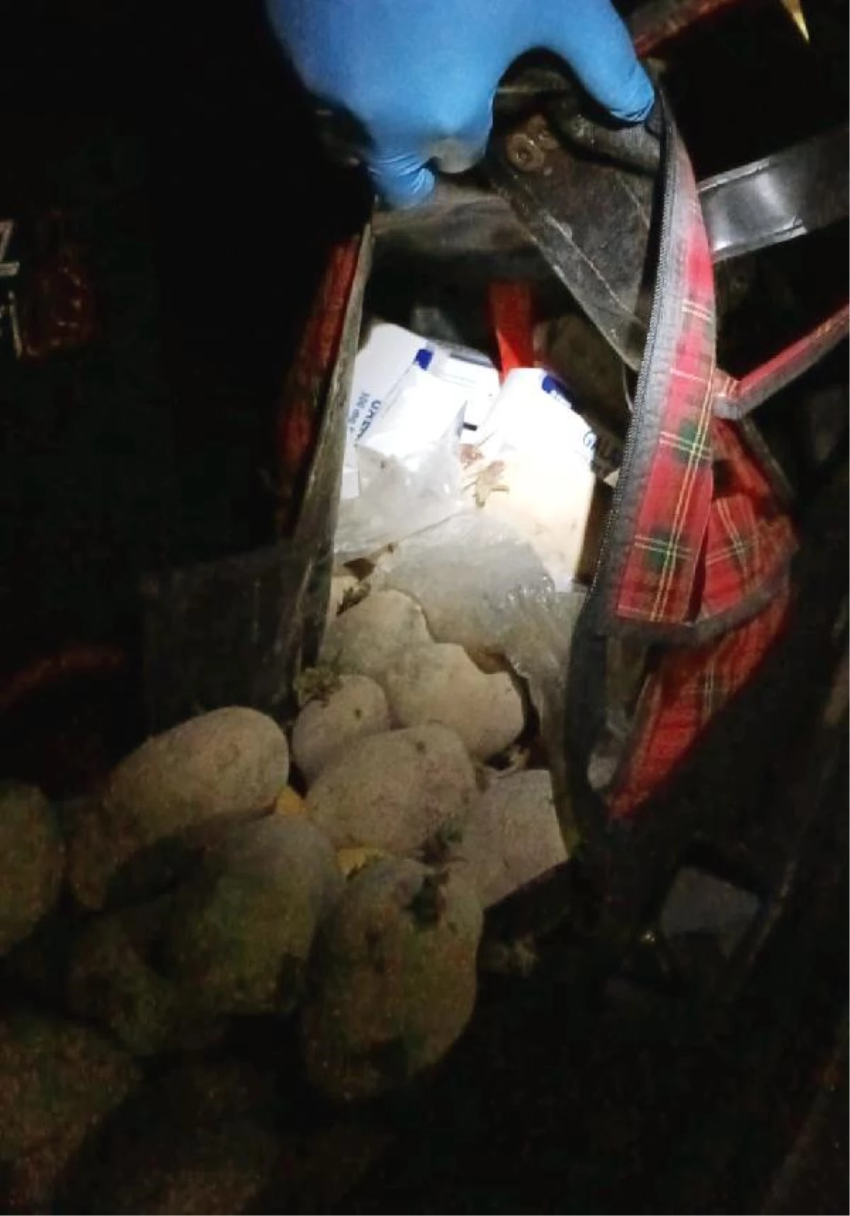 Patates dolu bez çantadan 896 uyuşturucu hap çıktı