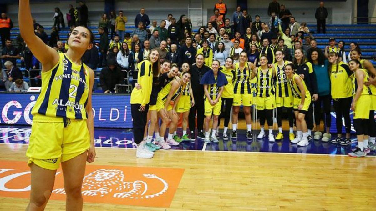 Son Dakika: Fenerbahçe Bayan Basketbol Kadrosu, İtalyan grubu Beretta Famila Schio'yu eleyerek EuroLeague'de finale çıktı