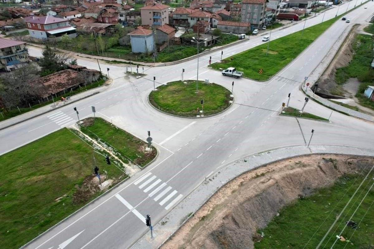 Suluova'da Yenidoğan kavşağına sinyalizasyon sistemi takıldı