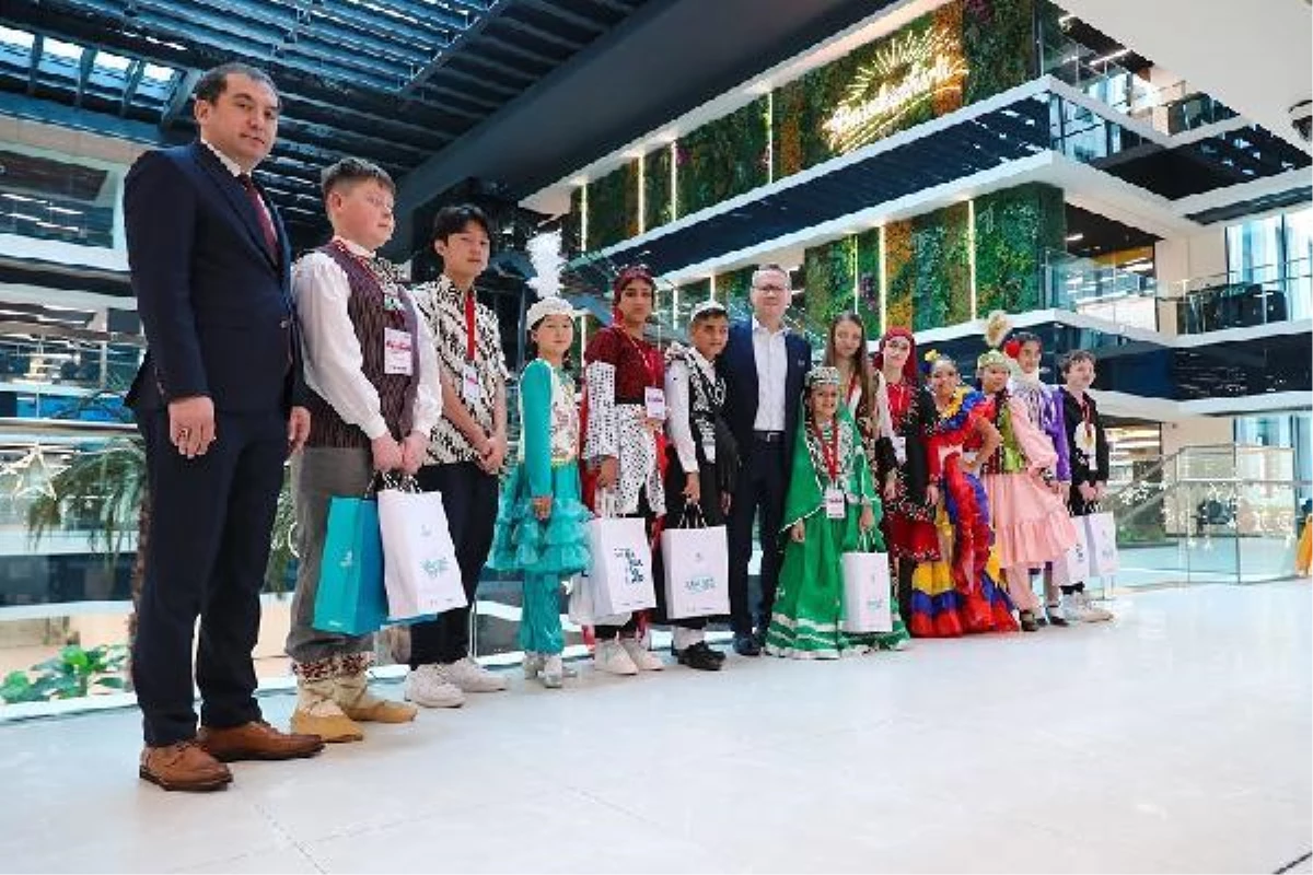 23 Nisan'da Başakşehir'e gelen çocuklar Lider Kartoğlu'nu ziyaret etti
