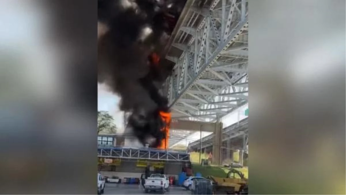 ABD'nin Connecticut eyaletinde yakıt tankeri kaza yaparak devrildi, yangın çıktı