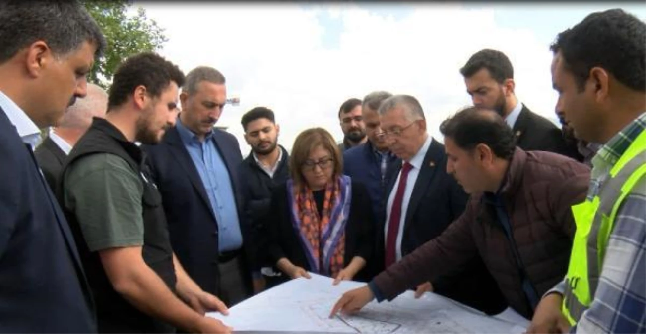 Abdulhamit Gül, Gaziantepte 42 bin 358 zelzele konutu inşa edileceğini açıkladı