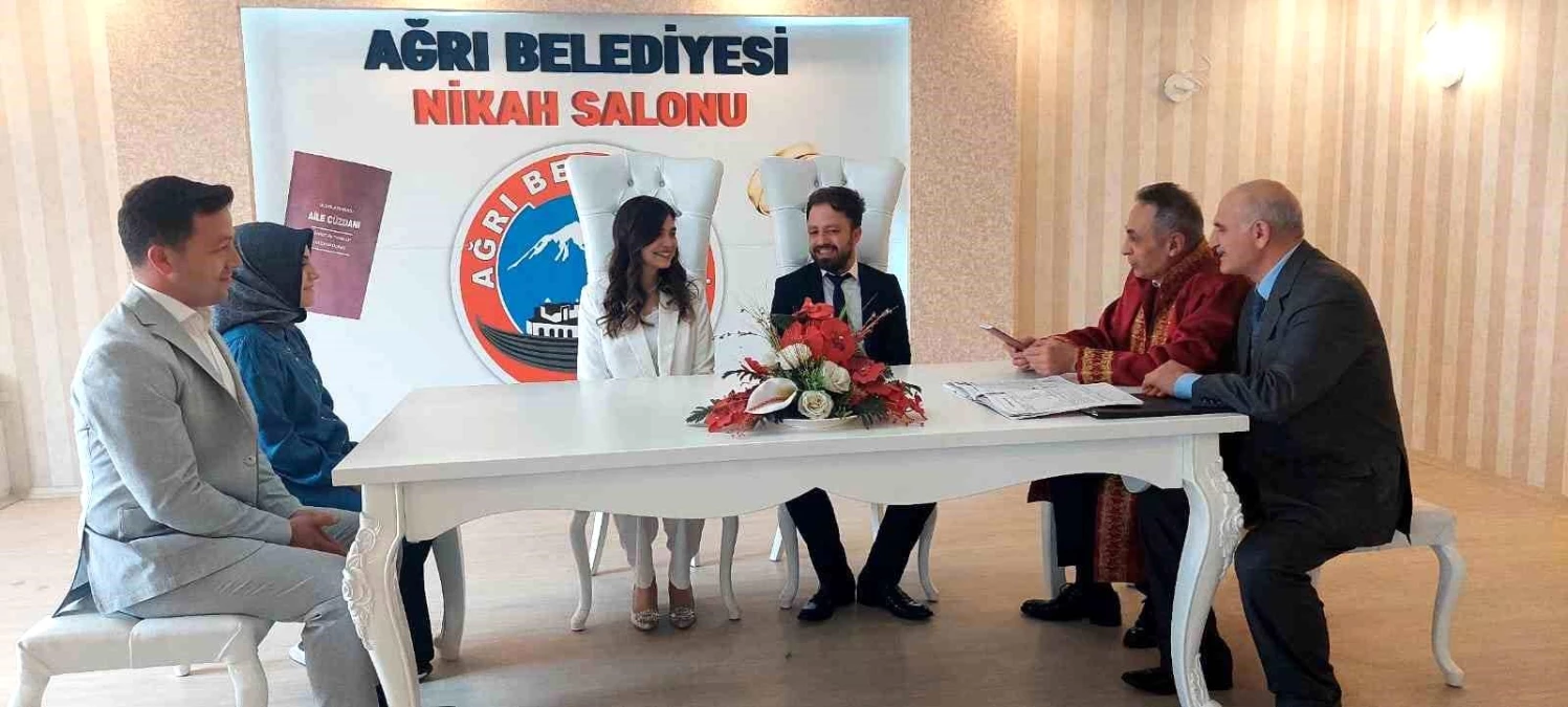 Ağrı Belediye Lideri Karadoğan, birinci sefer nikah kıydı