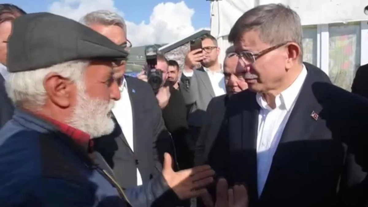 Ahmet Davutoğlu, Gaziantep'teki depremzedeleri ziyaret etti