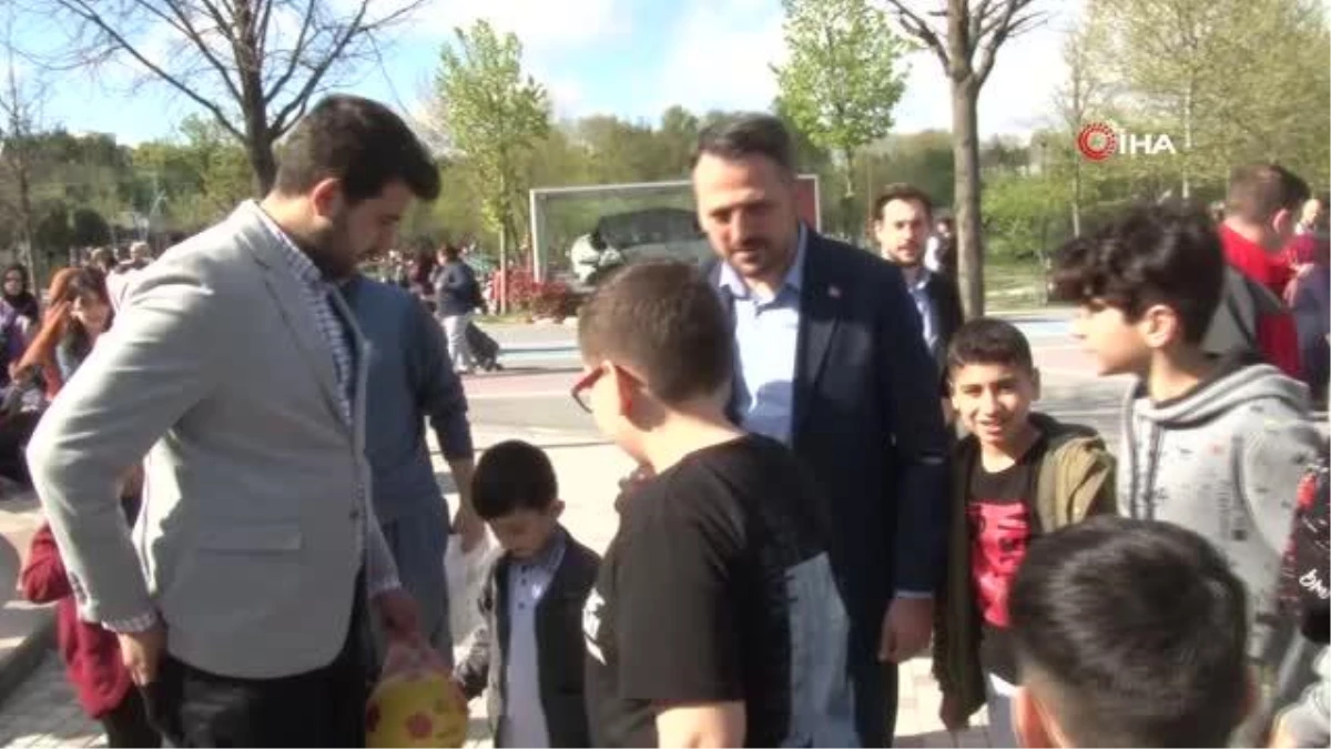 AK Parti Milletvekili Adayı Enes Eminoğlu, 23 Nisan'ı çocuklarla birlikte geçirdi