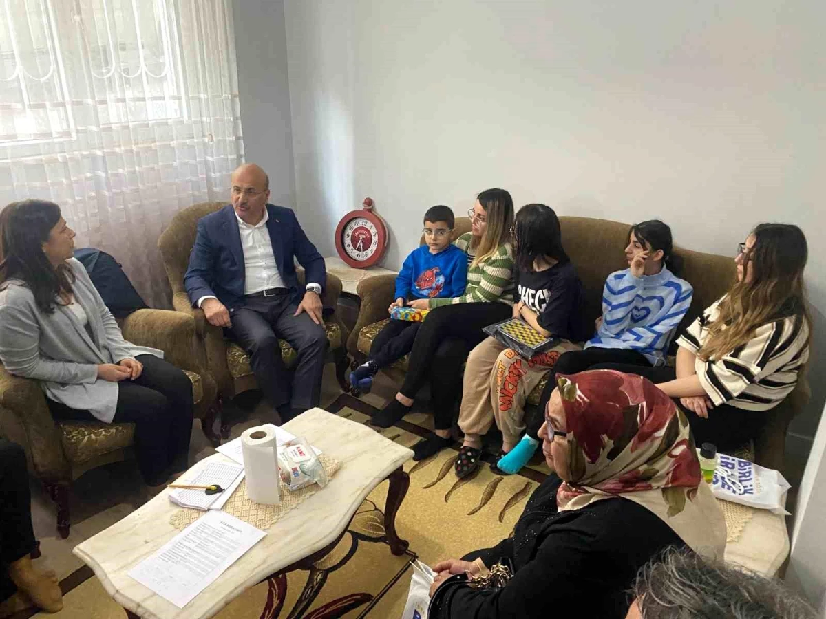 AK Parti Milletvekili Adayı Orhan Narin, depremzede aileyi ziyaret etti
