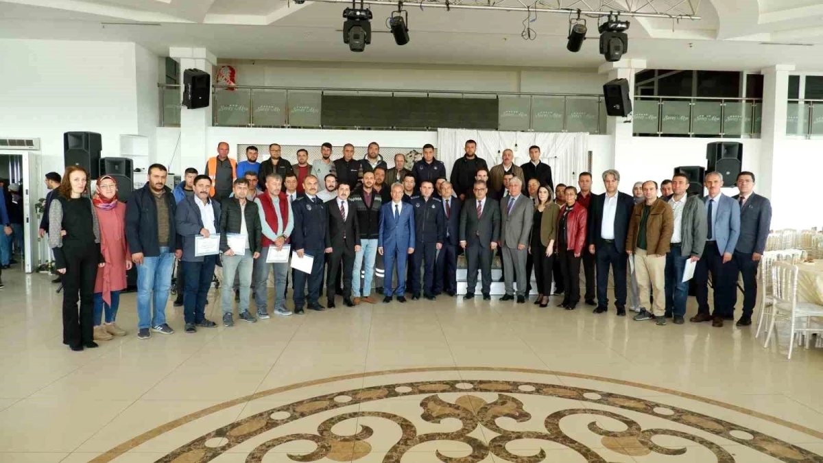 Akşehir Belediye Lideri Salih Akkaya Çalışanı ile Bayramlaştı