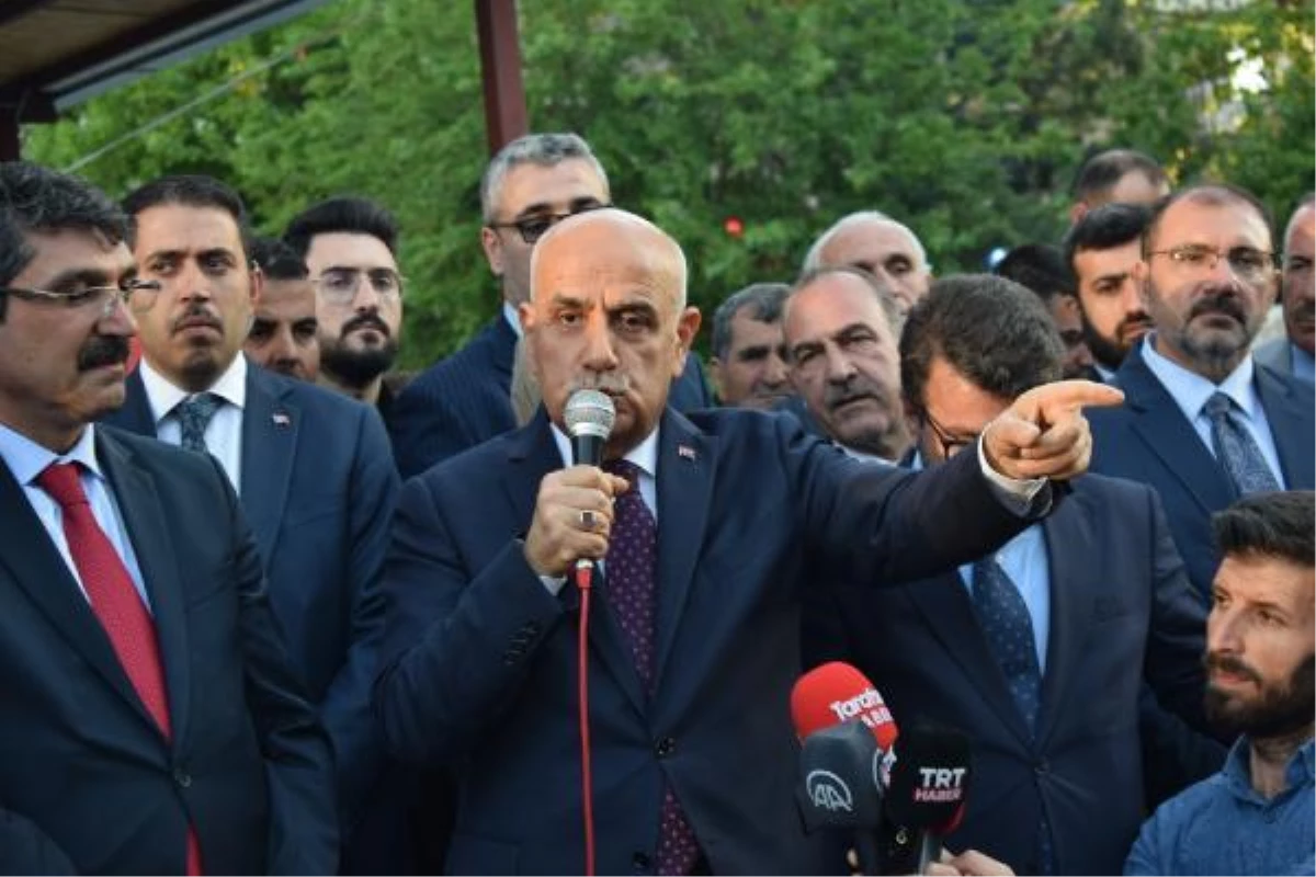 Bakan Kirişçi, AK Parti seçim ofisinde açıklamalarda bulundu
