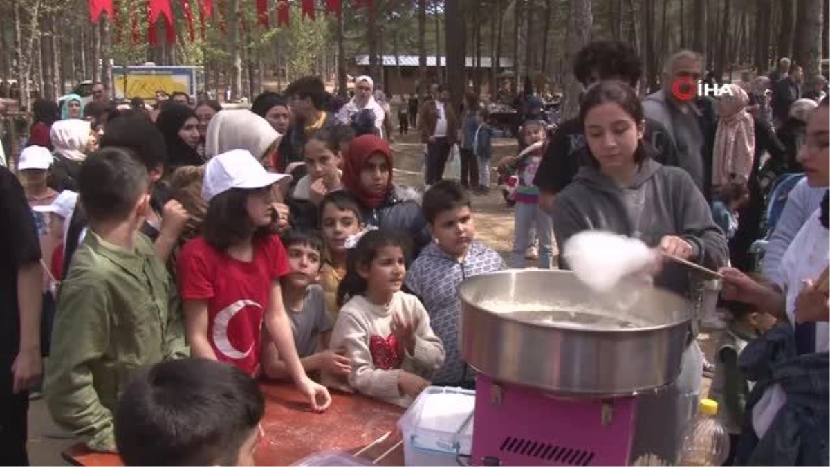 Bakan Kurum 'Çevre ve Çocuk Şenliği'nde çocuklarla buluştu