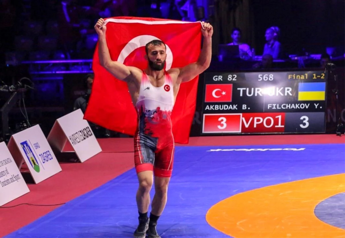 BARÜ mezunu Burhan Akbudak Avrupa Güreş Şampiyonası'nda altın madalya kazandı