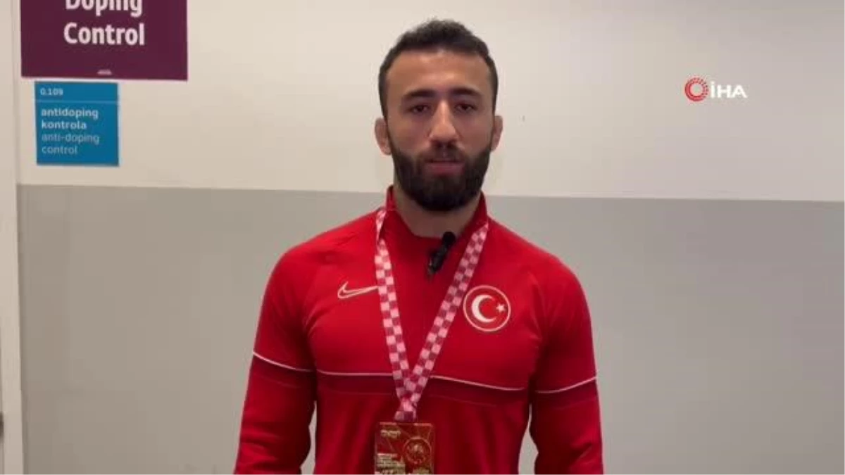 Burhan Akbudak, Avrupa Güreş Şampiyonasında altın madalya kazandı