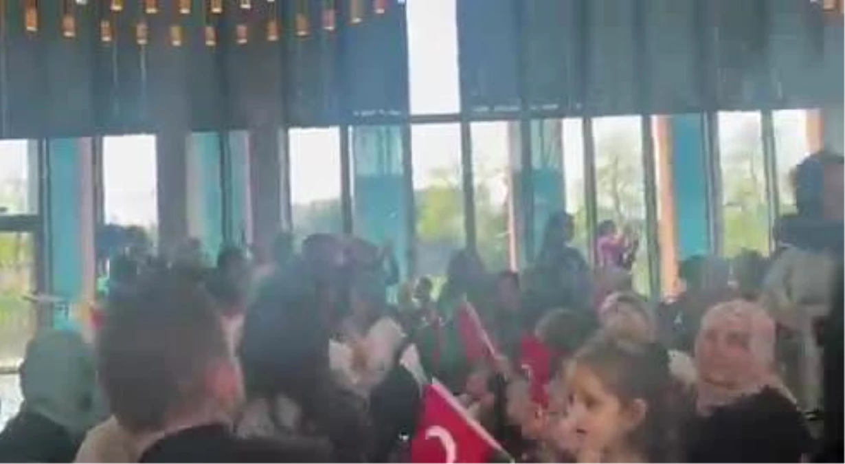 CHP Denizli Milletvekili Gülizar Biçer Karaca Fransa'da seçmenlere hitap etti