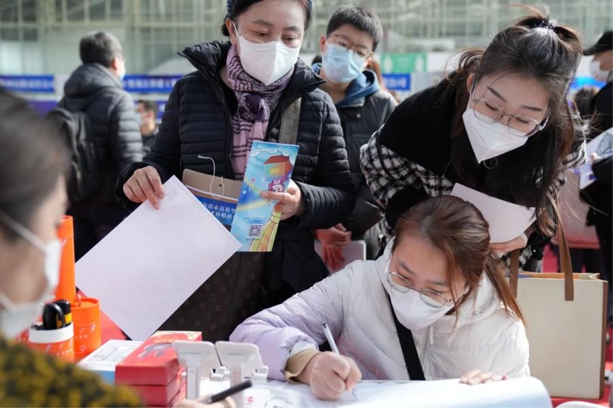 Çin'de Ankete Dayalı Kentsel İşsizlik Oranı Mart'ta Yüzde 5,3 Oldu