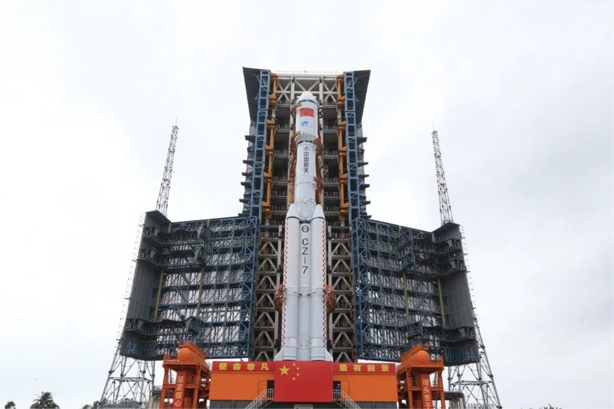 Çin'in Uzay İstasyonuna Gidecek Kargo Uzay Aracını Taşıyan Roket Fırlatma Alanına Ulaştı