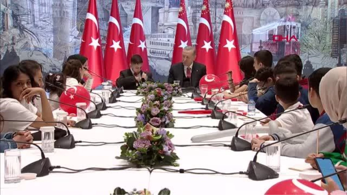 Cumhurbaşkanı Erdoğan, depremzedelerle Dolmabahçe'de buluştu