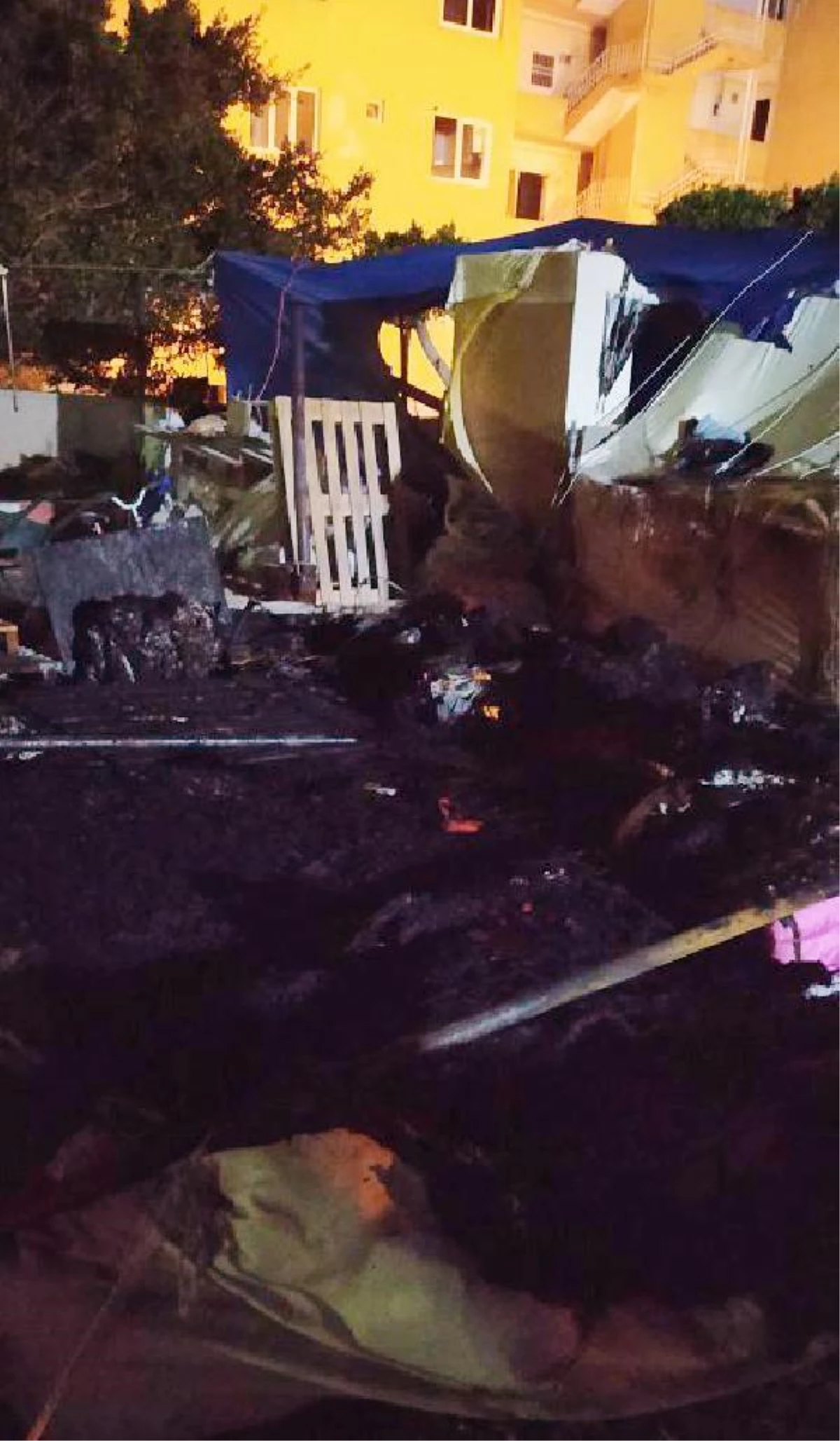 Depremzedelerin kaldığı çadırda çıkan yangında kız kardeşlerden biri daha hayatını kaybetti