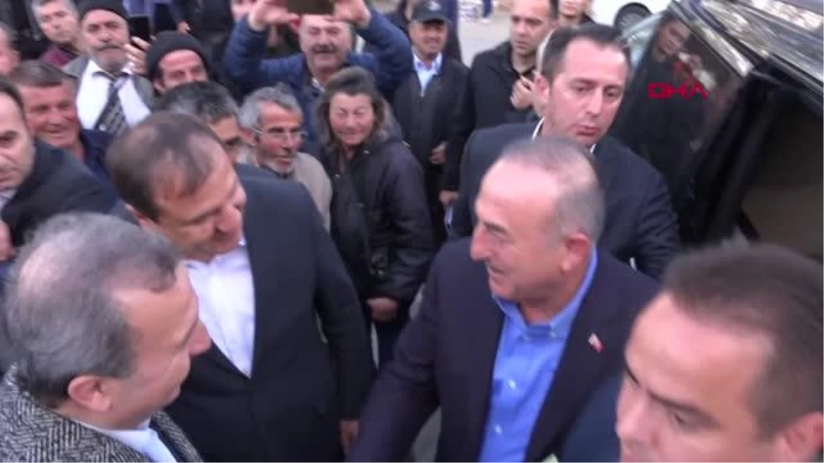 Dışişleri Bakanı Mevlüt Çavuşoğlu, Isparta'da depremzedelerle birlikte iftar yaptı