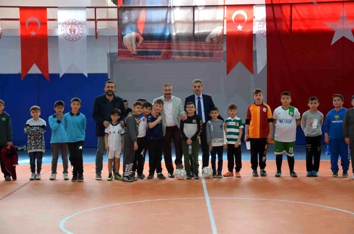 Emet Belediyesi İlkokullar Ortası Futsal Turnuvası Başladı