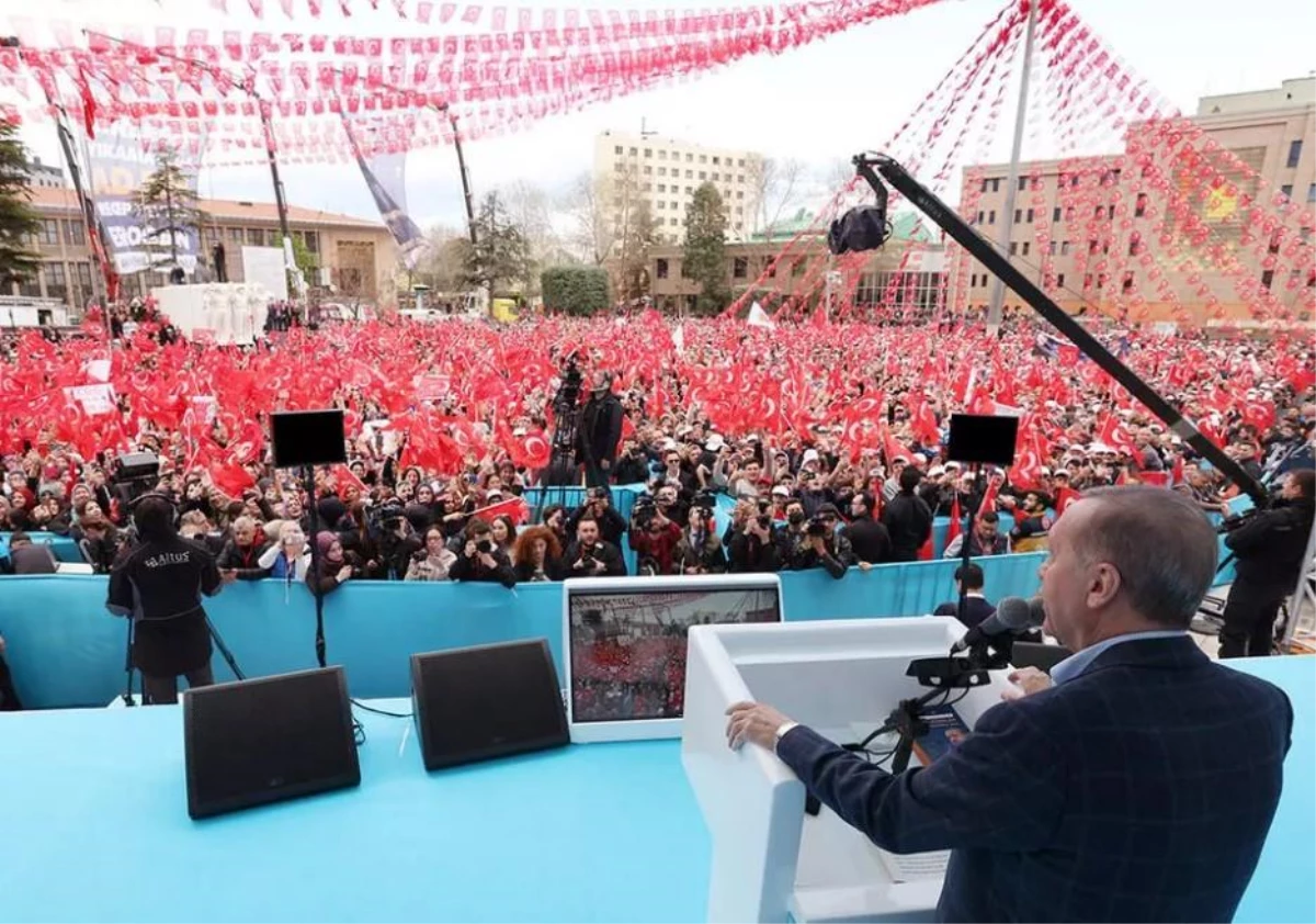 Erdoğan'ı mest eden pankart! Konuşmasını yarıda kesip sesli olarak okudu