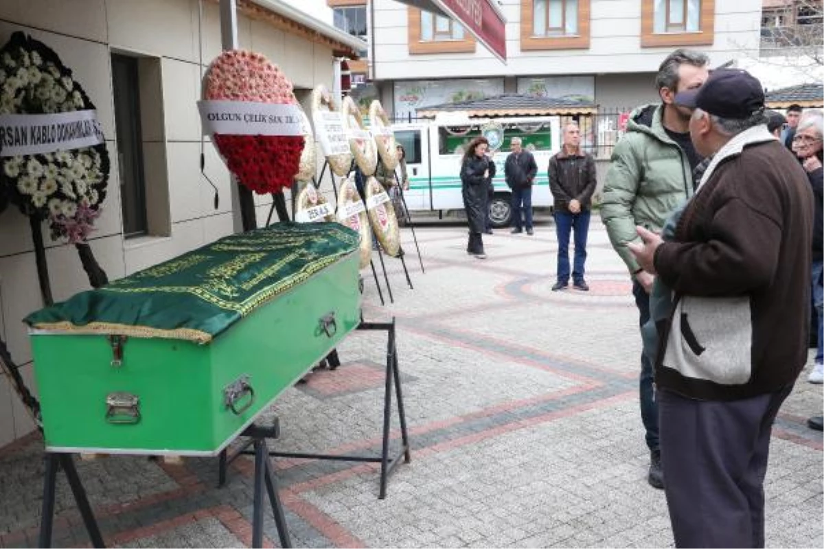 Eskişehir'de servis otobüsü kazasında hayatını kaybeden personel toprağa verildi