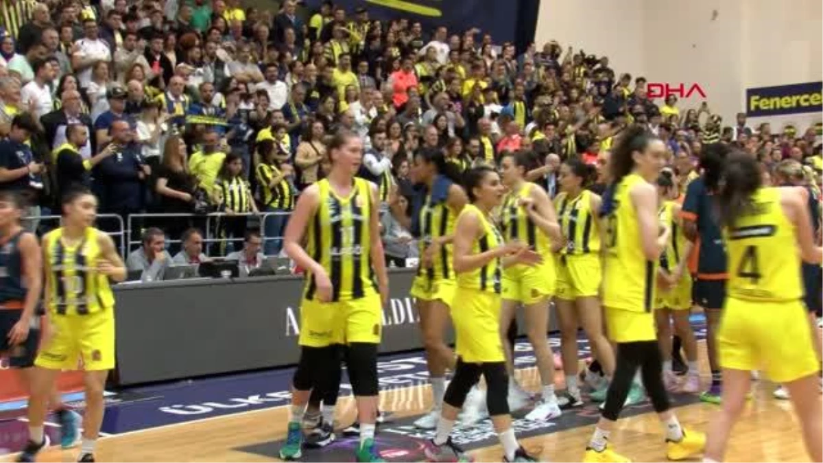 Fenerbahçe Alagöz Holding Şampiyonluk Kupasını Aldı