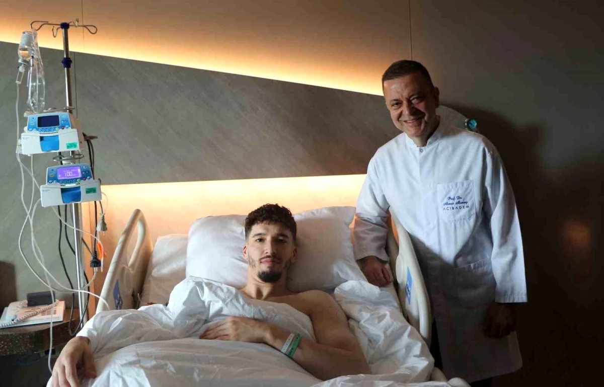 Fenerbahçe'de Altay Bayındır ameliyat oldu