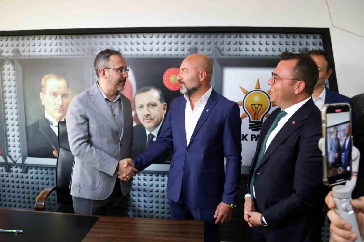 İzmir Büyükşehir Belediyesi İtfaiye Daire Başkanlığı Çalışanı AK Partiye Üye Oldu