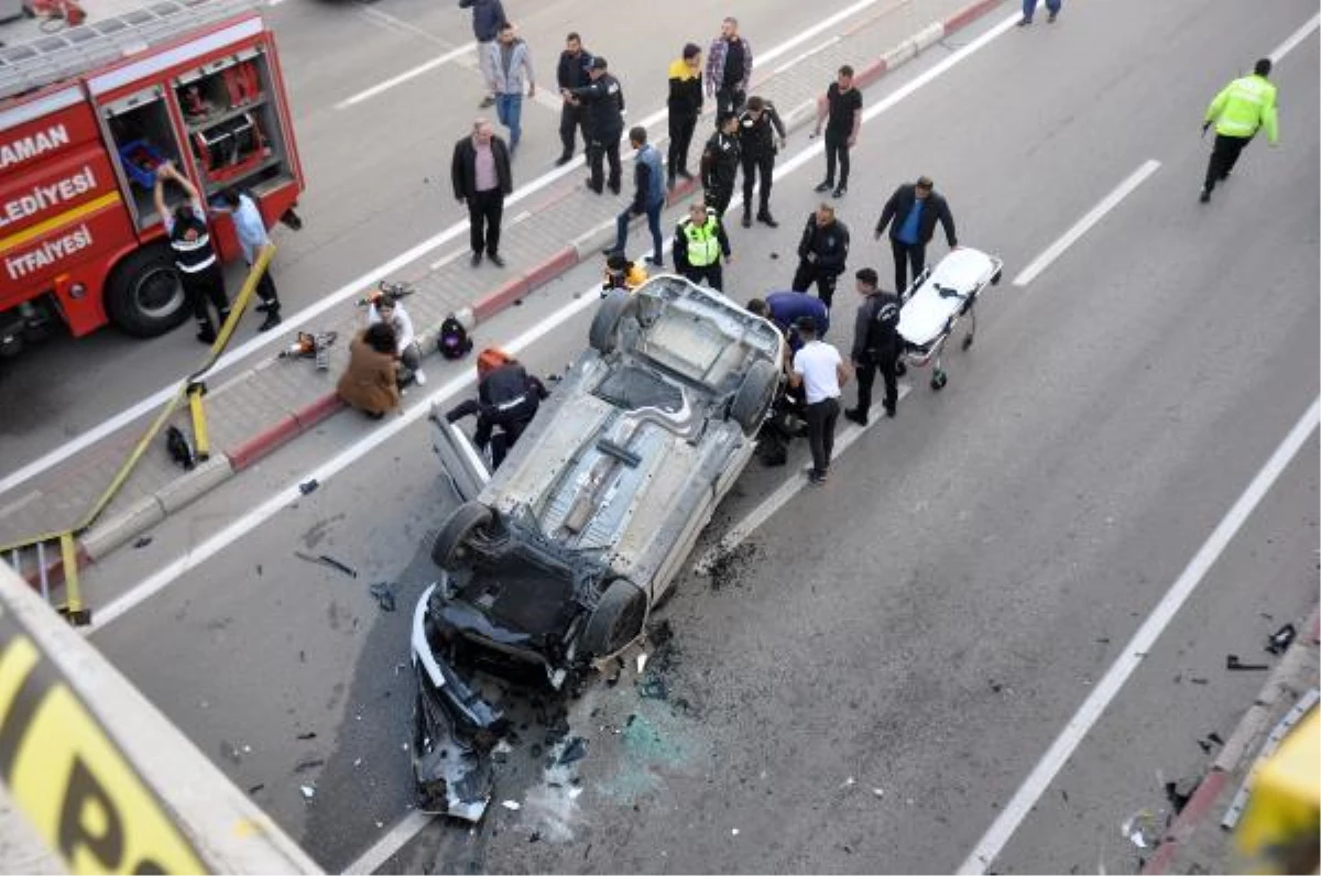 Karaman'da Hafif Ticari Araç Alt Geçitteki Arabanın Üzerine Düştü: 1 Meyyit, 2 Yaralı