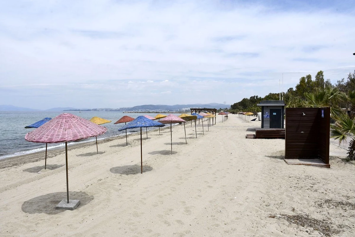 Kuşadası plajları turizm dönemine hazırlanıyor