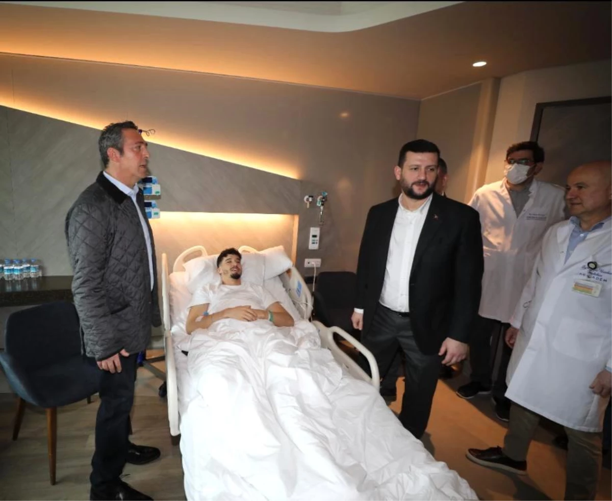 Lider Ali Koç ve yöneticilerden Altay Bayındır'a hastanede ziyaret