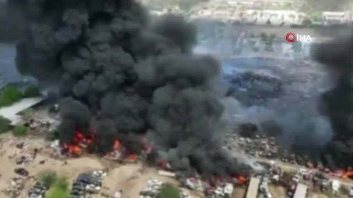 Meksika'da çalılıklarda çıkan yangın otoparka sıçradı: 20 araç küle döndü