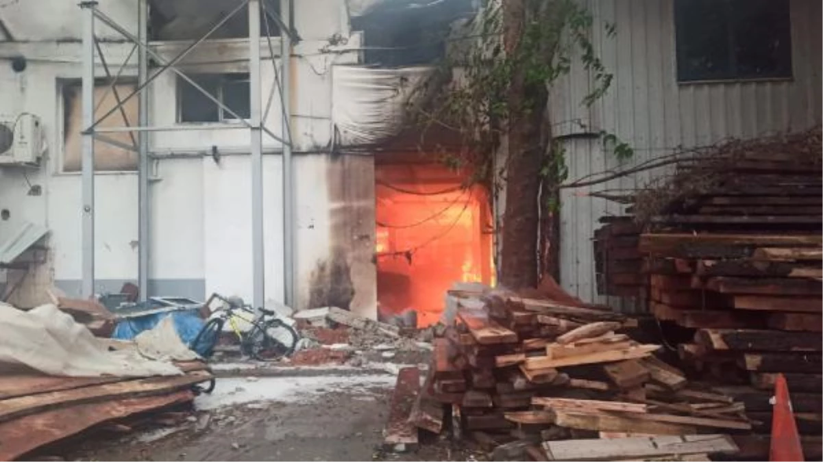 Mersin'de Sanayi Sitesinde Yangın Çıktı