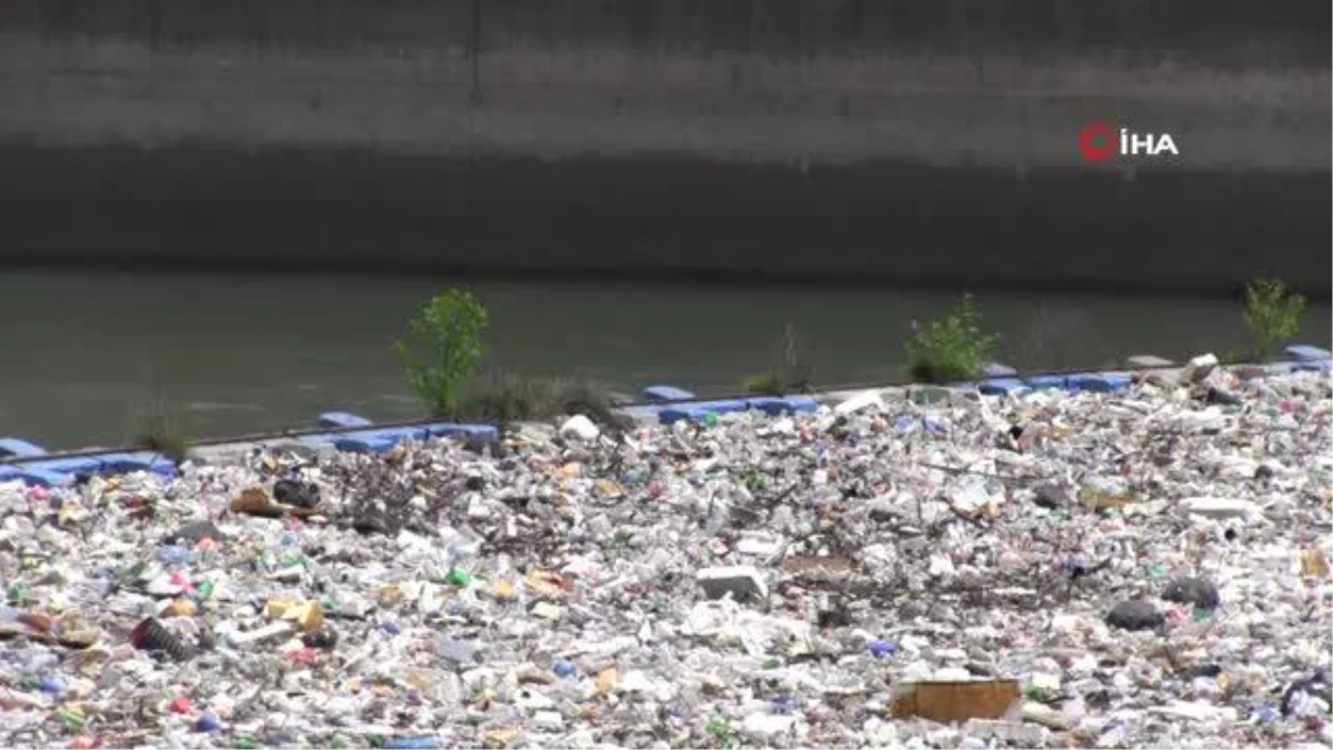 Muratlı Dam waters recede revealing landfill in Artvin