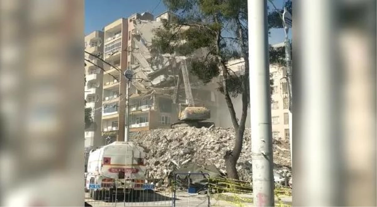 Şanlıurfa'da, denetimli yıkımda bitişikteki sağlam bina hasar gördü