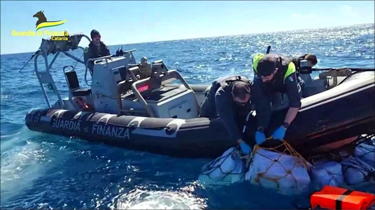 Sicilya açıklarında 'yüzer halde' 2 ton kokain bulundu: 'Kaçakçılar için daha risksiz ve masrafsız bir yöntem'