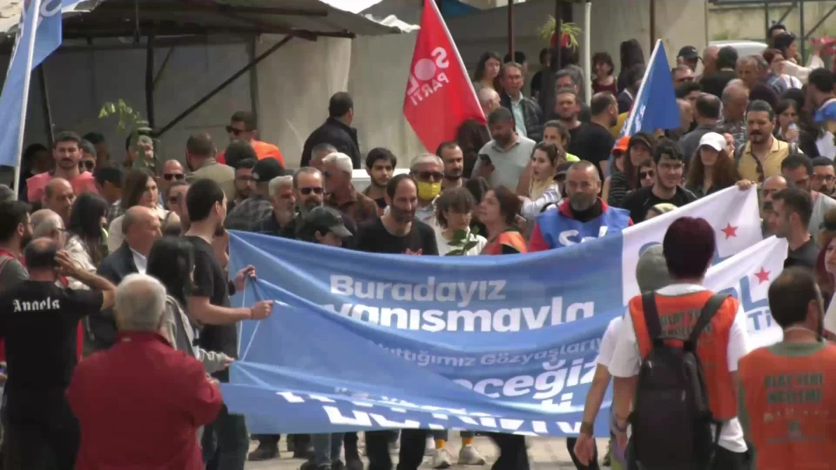 SOL Parti, Hatay'da sarsıntıda hayatını kaybedenler anısına yürüyüş düzenledi