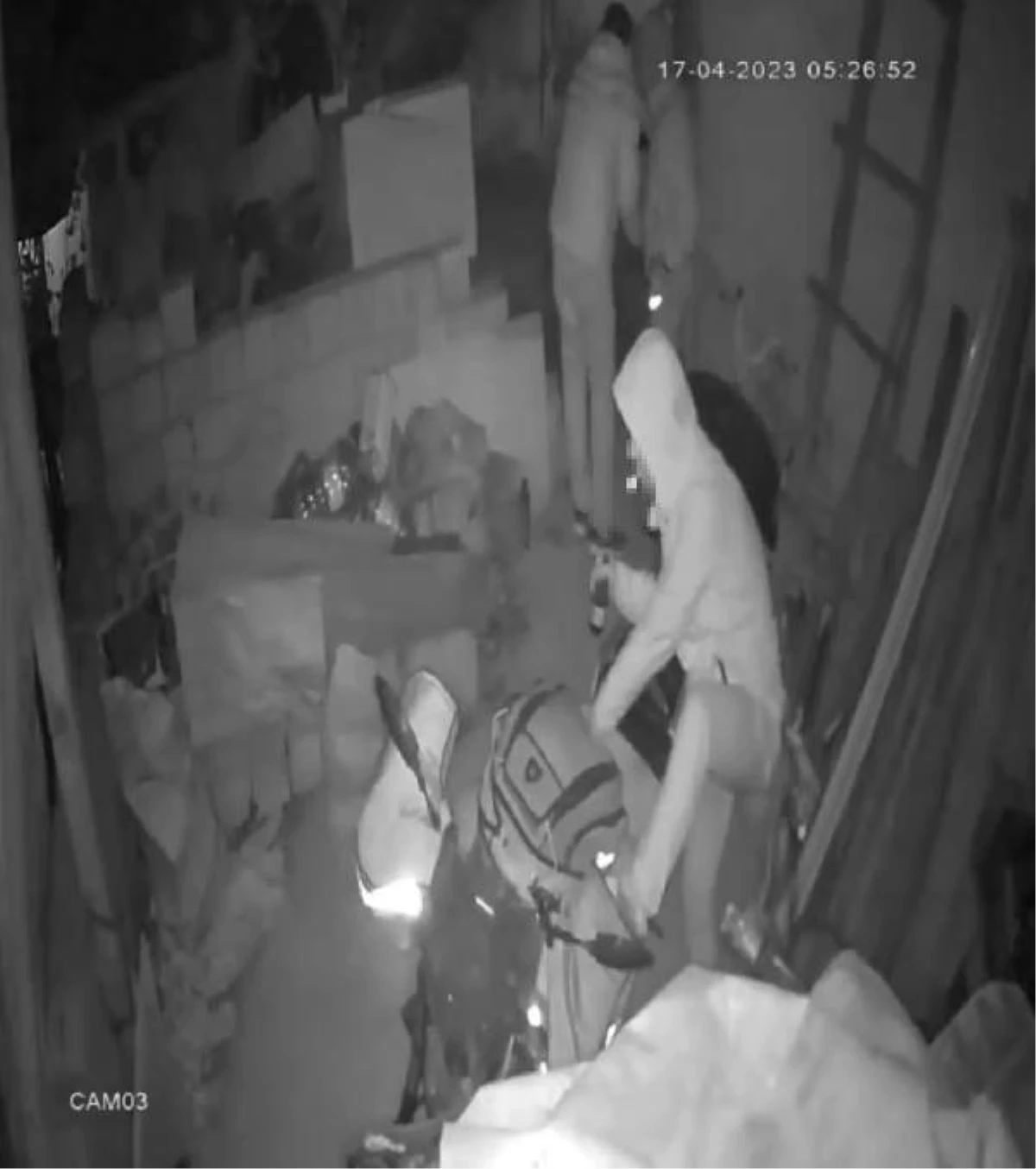 Sultangazi'de Yaşanan Hırsızlık Olayları Güvenlik Kameralarına Yansıdı