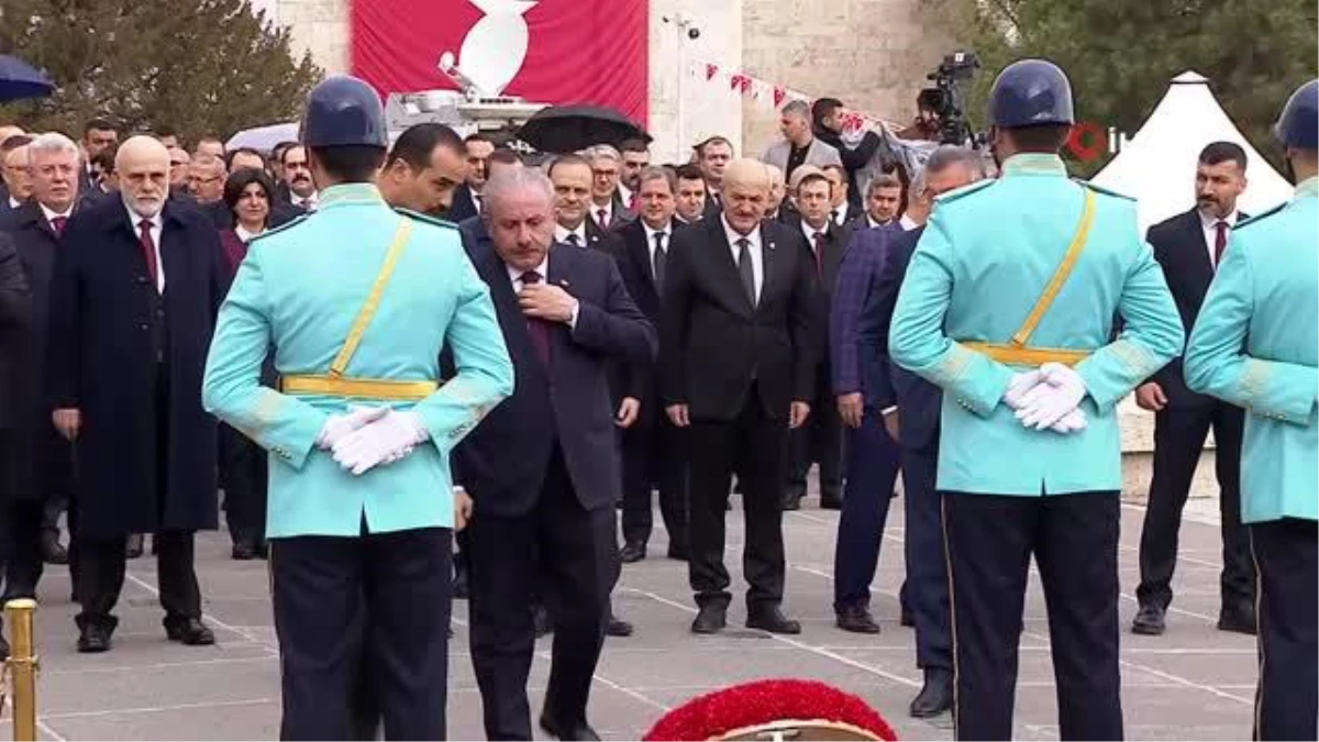 TBMM Lideri Şentop Atatürk Anıtına Çelenk Bıraktı