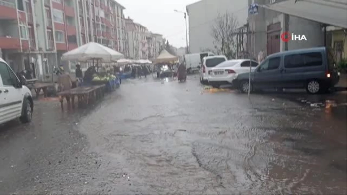 Tekirdağ'da şiddetli yağış: Pazar yeri dereye döndü