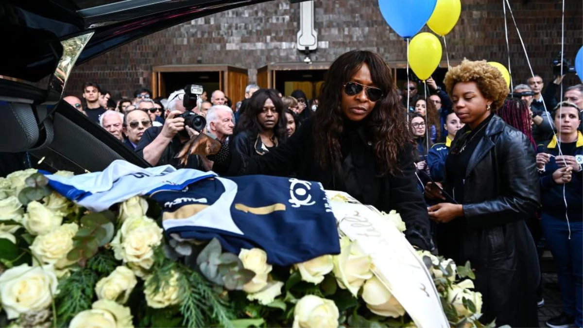 Türkiye'de hayatını kaybeden İtalyan voleybolcu Julia Ituma'ya Milano'da cenaze merasimi