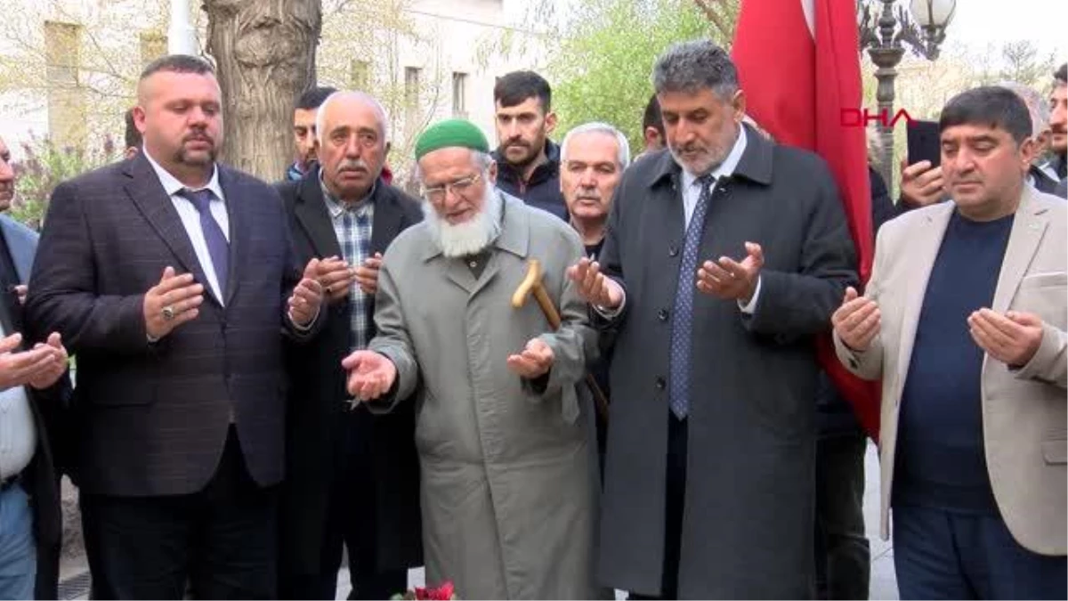 Ulusal Yol Partisi önderi Muhsin Yazıcıoğlu'nun kabrini ziyaret etti