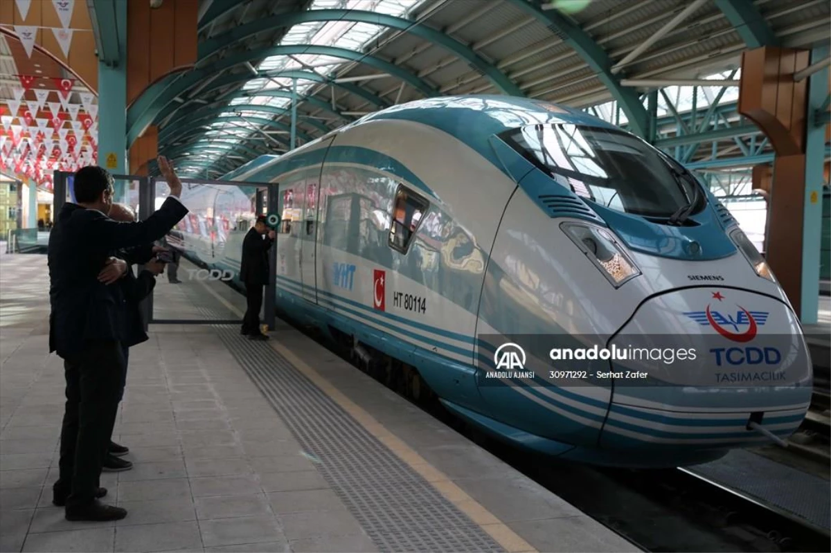 Ankara-Sivas Yüksek Süratli Treni, birinci fiyatsız yolcularıyla Ankara'ya hareket etti