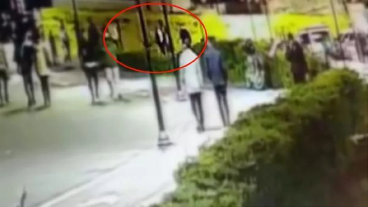 Beyoğlu'nda Bankta Oturan Kişi, Yanına Oturmak İsteyen Muhammed Kayayı Bıçaklayarak Öldürdü