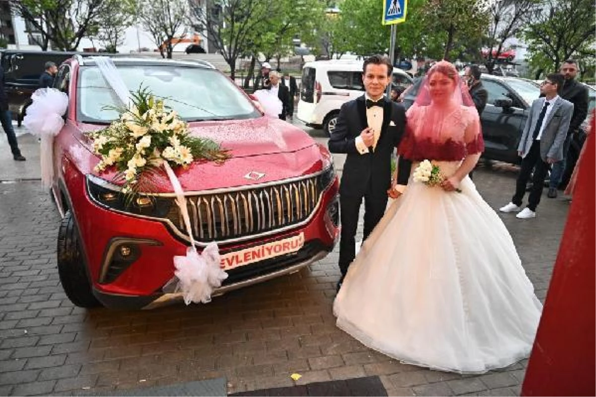 Bursa'da Sanayi ve Teknoloji Bakanı Mustafa Varank, Togg gelin arabası kelamını yerine getirdi