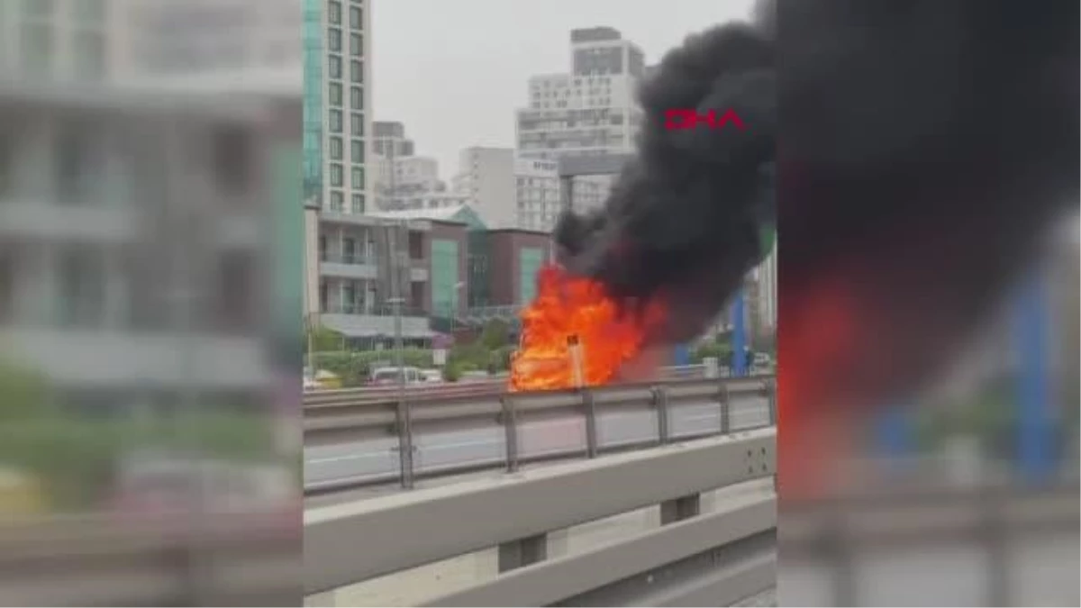 Büyükçekmece'de Minibüste Çıkan Yangın Alev Topuna Dönüştü