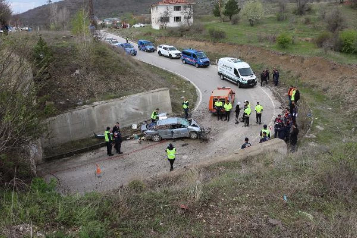 Çankırı'da Araba Alt Geçide Devrildi: 3 Kişi Hayatını Kaybetti
