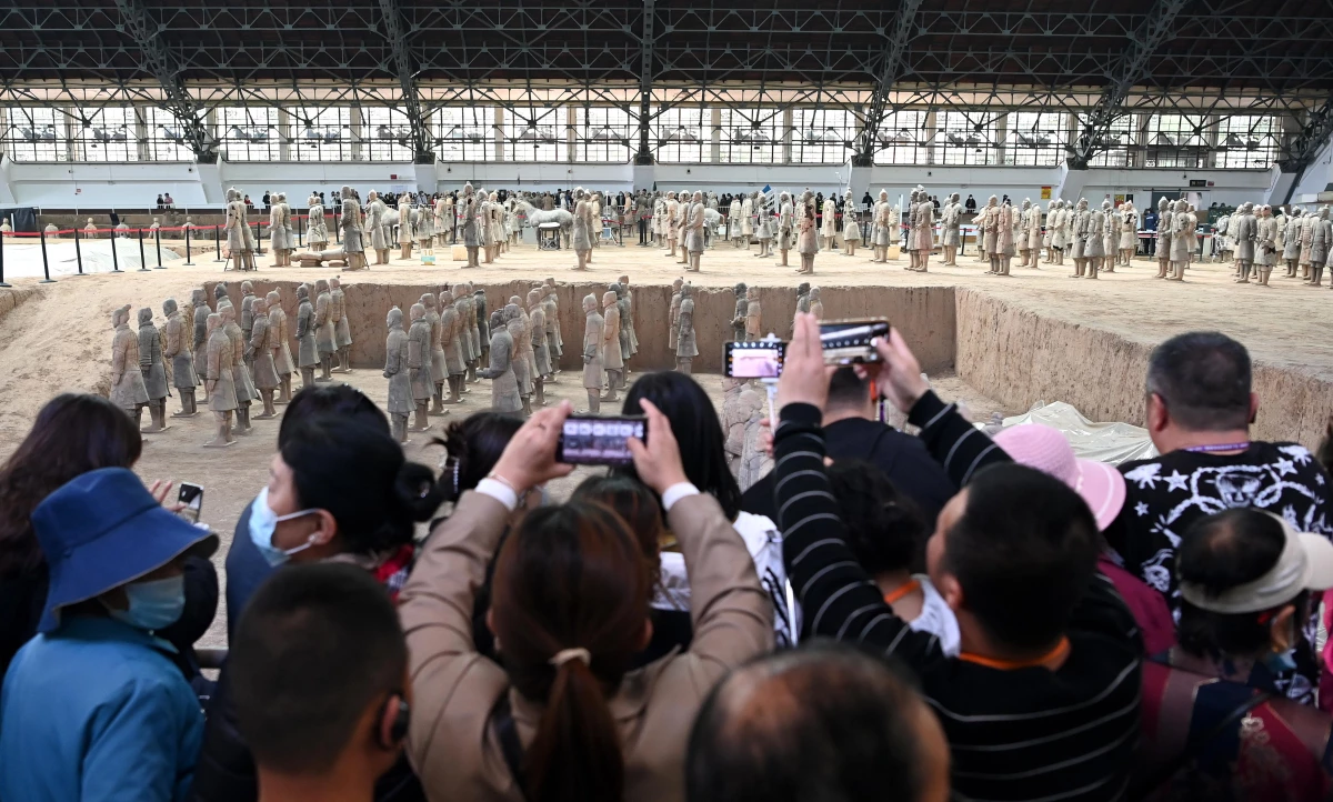 Çin'de Terracotta Savaşçılarının Sergilendiği Müzeye Ağır İlgi Devam Ediyor
