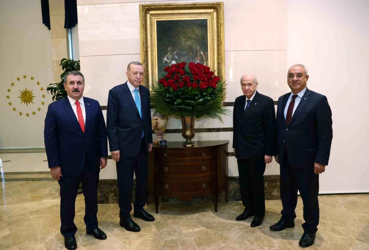Cumhurbaşkanı Erdoğan, MHP, BBP ve DSP önderleriyle bir ortaya geldi